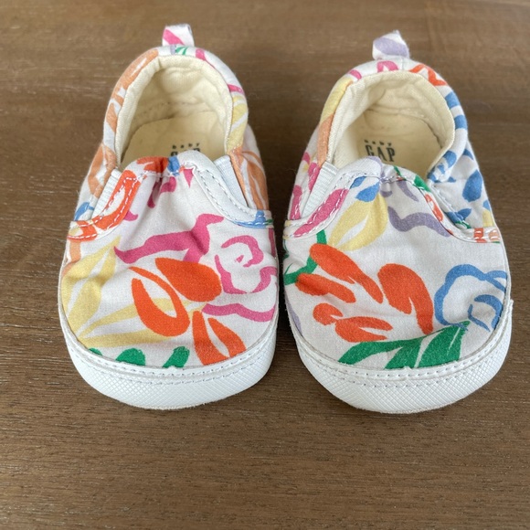 🎀  5 for $30 GAP Baby Tennis Shoes Flower Print 12-18M - Picture 2 of 4